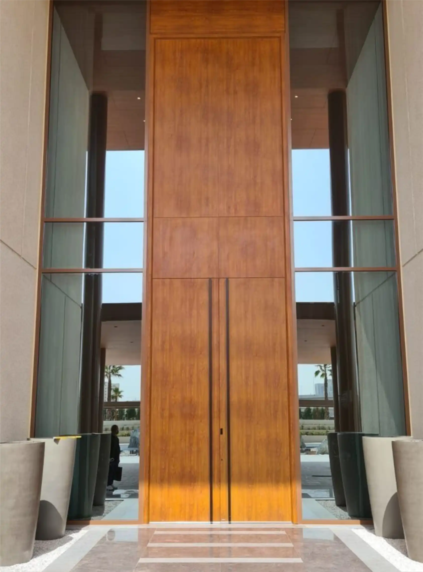 درب لابی باروک — ورودی اصلی با ساختار تقویت‌شده و امنیت بالا